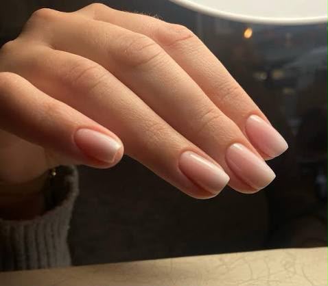 Manucure avec vernis